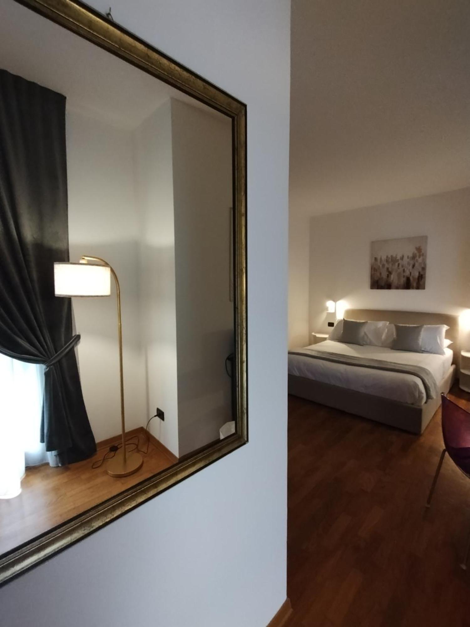 Palazzo Cusani Charming Rooms Vercelli Kültér fotó