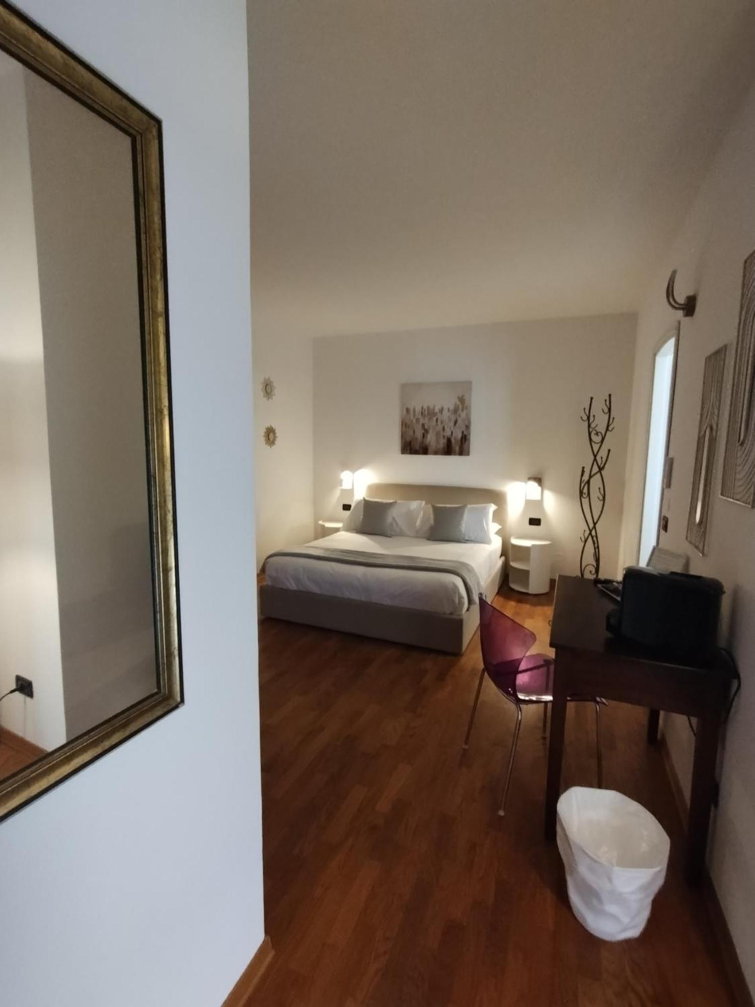 Palazzo Cusani Charming Rooms Vercelli Kültér fotó