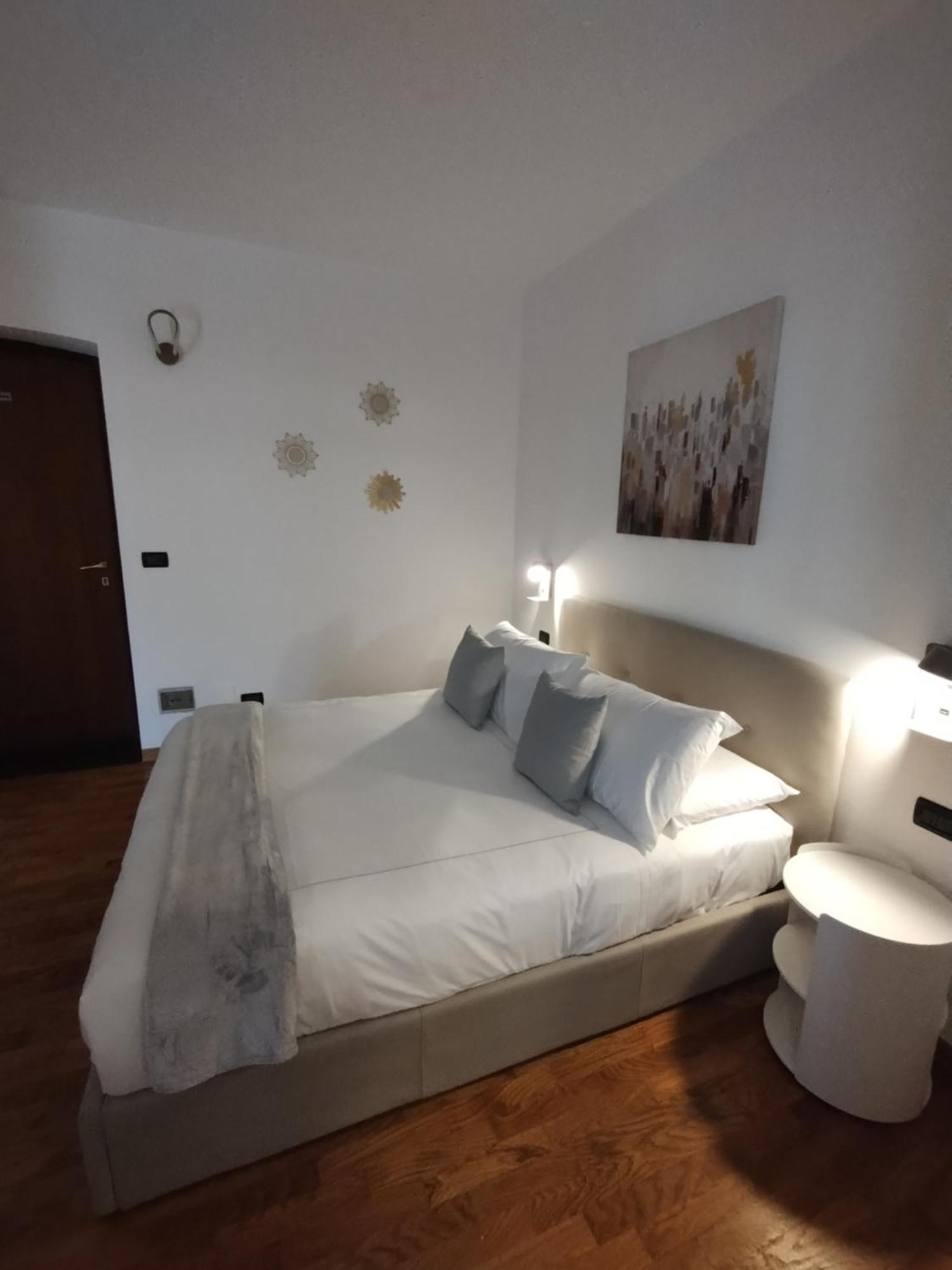 Palazzo Cusani Charming Rooms Vercelli Kültér fotó