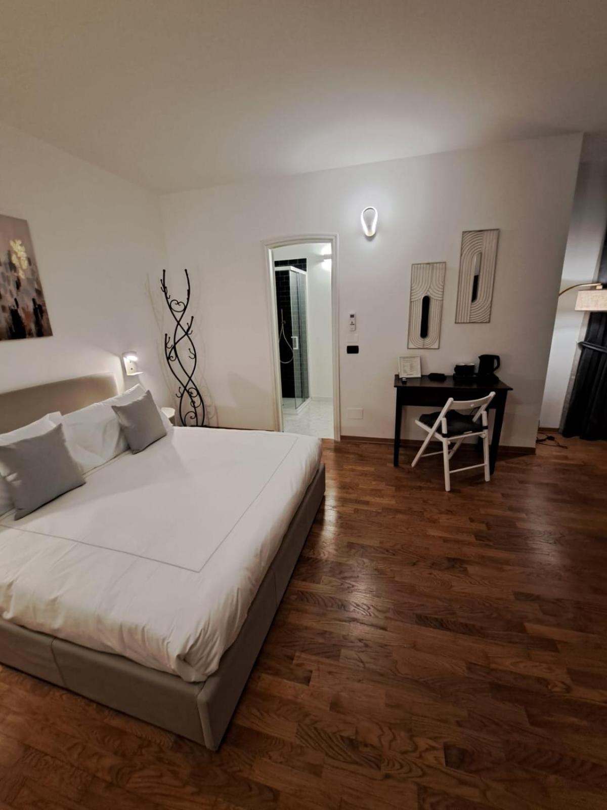 Palazzo Cusani Charming Rooms Vercelli Kültér fotó