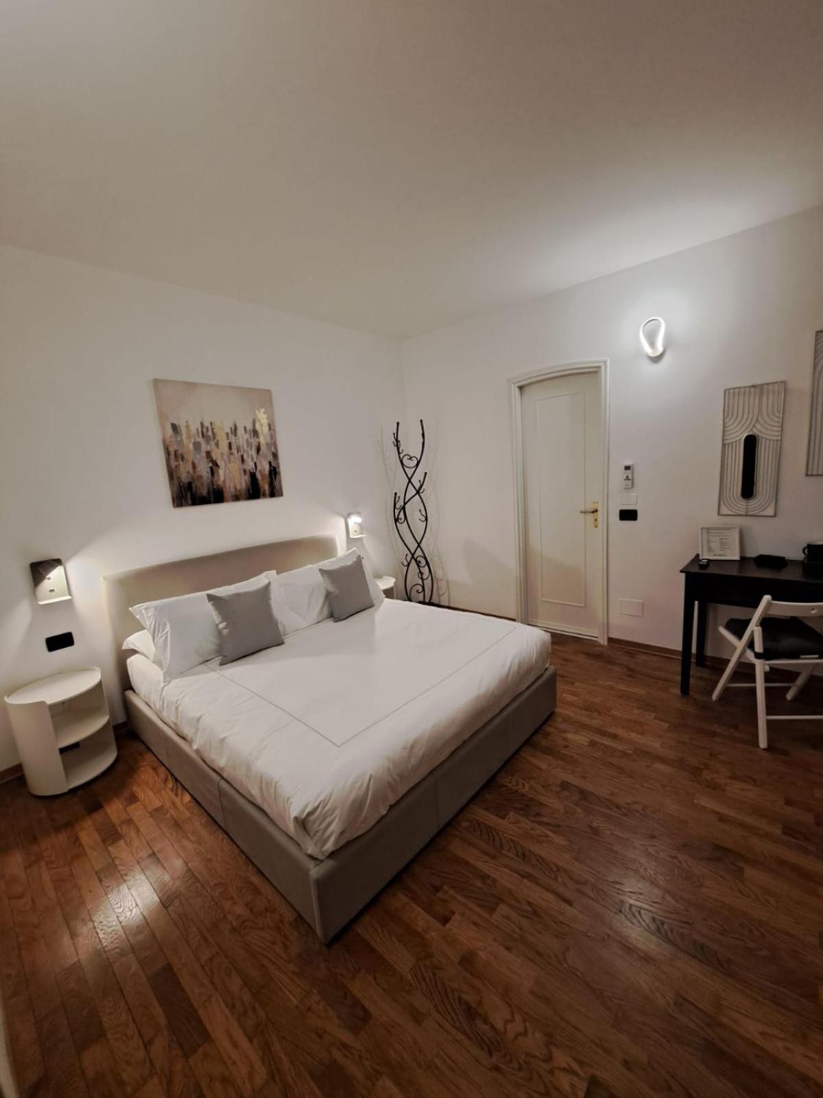 Palazzo Cusani Charming Rooms Vercelli Kültér fotó